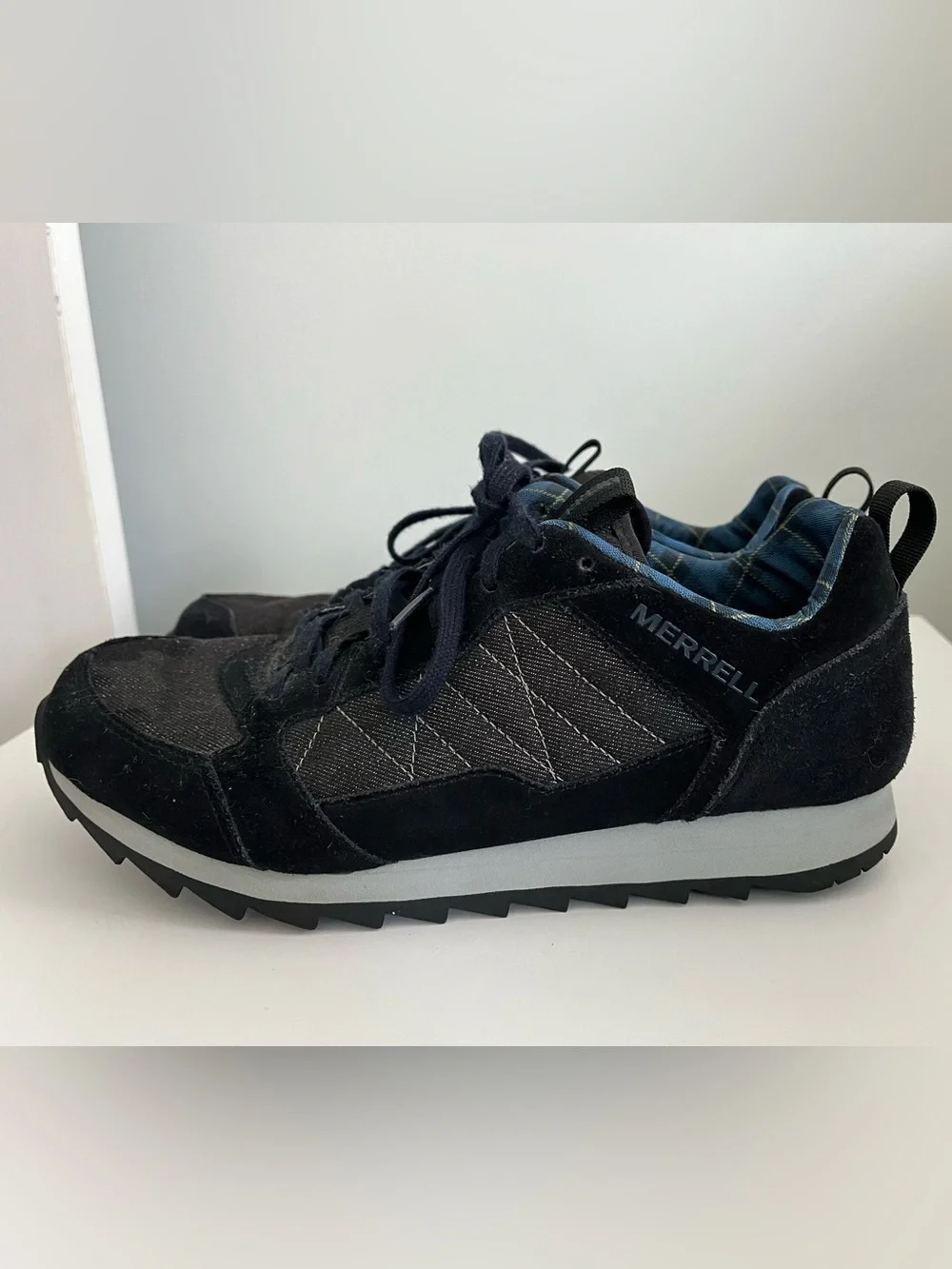 Merrell Men's Black and Gray Lace-Up Trail Sneakers